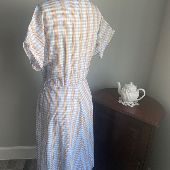 SOLD💕1940s vtg rainbow cotton plaid/stripe dress - Picture 2 of 8